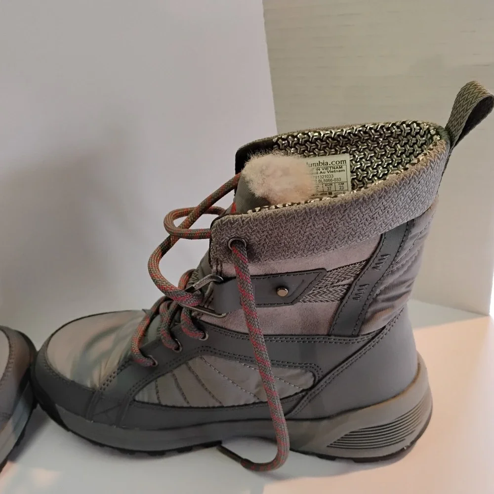 Columbia Meadows Shorty Boots Womens Gray Size 6 Omni-Heat 3D Hiking